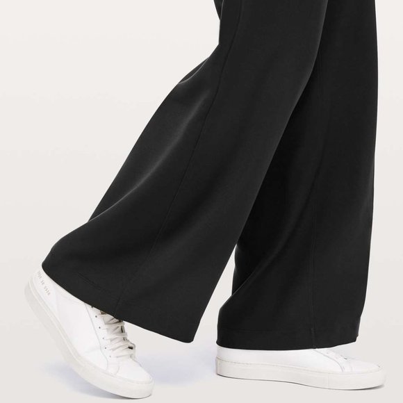 Lululemon On the Fly Wide Leg Woven *NWT* - Picture 5 of 5
